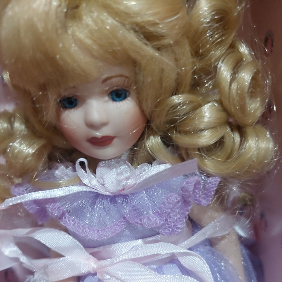 Vintage Cypress Gardens Florida Collectible Doll Dresses Accessories, & Case GUC - Picture 3 of 12